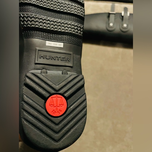 New women’s Hunter tall black rain boots w/ socks - Picture 11 of 15